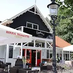 Delightful Luxury 2-bedroom In Nature Semesterbostad *