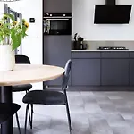 Semesterbostad Delightful Luxury 2-bedroom In Nature
